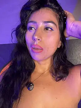 Snapshot of Valentinne_z chatting on May 24, 2026, 1:10 am Valentinne z online show from May 24, 2026, 1:10 am