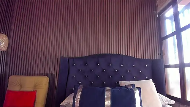 JuliaDawson  online show from July 27, 2026, 9:22 pm