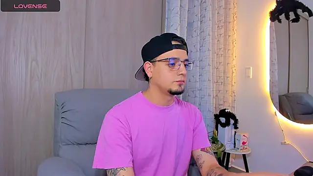 alejandro calderon1 online show from October 24, 2025, 4:53 am