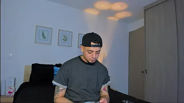 alejandro calderon1 online show from December 18, 2025, 5:02 am