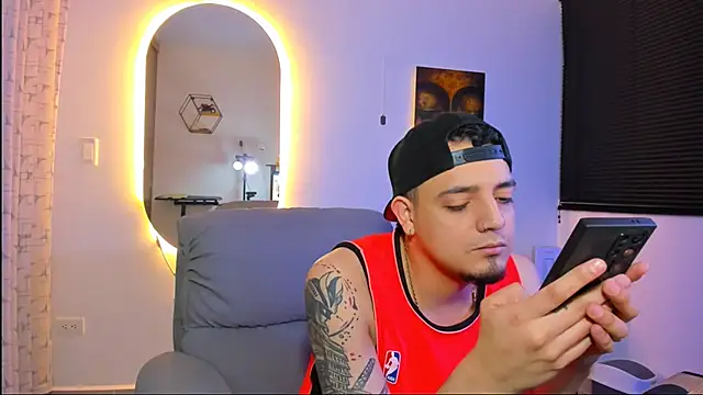 alejandro calderon1 online show from February 16, 2026, 5:36 am