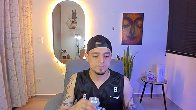 alejandro calderon1 online show from March 17, 2026, 12:26 am