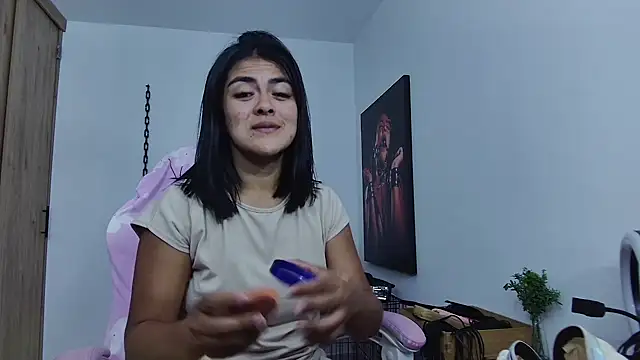 Hannah-grace online show from April 18, 2026, 1:37 pm