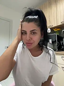 Snapshot of Scarlett-Dream chatting on May 18, 2026, 5:02 am Scarlett-Dream online show from May 18, 2026, 5:02 am