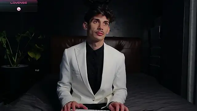 DanielCrush1 online show from November 10, 2025, 2:27 pm