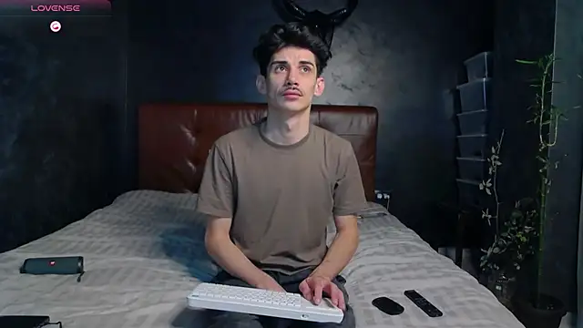 DanielCrush1 online show from March 16, 2026, 11:14 am