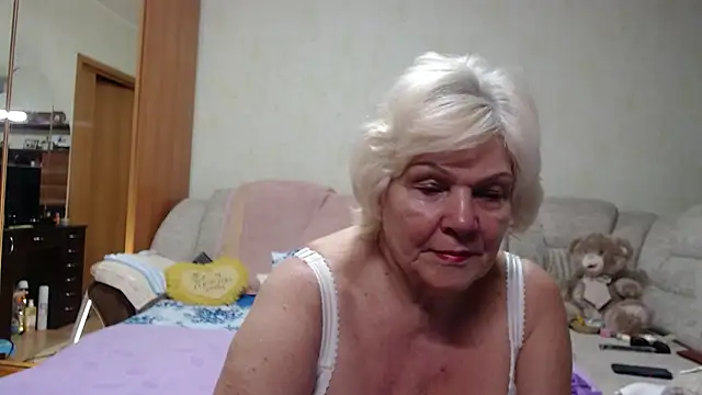 Snapshot of Blondebomb chatting on February 5, 2026, 4:17 am Blondebomb online show from February 5, 2026, 4:17 am
