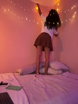 GabriSaenz online show from December 11, 2024, 9:12 pm