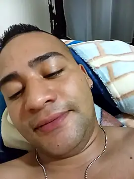 Snapshot of EISONREINA11 chatting on October 28, 2025, 11:18 pm EISONREINA11 online show from October 28, 2025, 11:18 pm