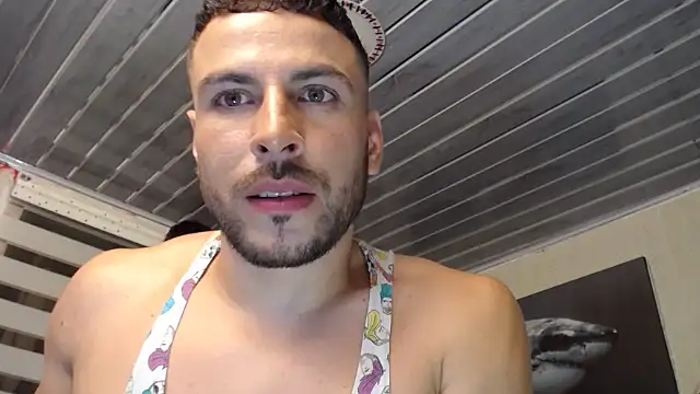 Snapshot of bayronfit chatting on June 1, 2026, 1:07 am bayronfit online show from June 1, 2026, 1:07 am