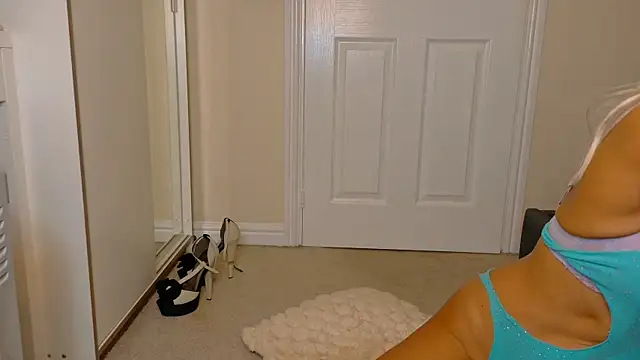 Tinkerbell822 online show from November 25, 2025, 9:09 am