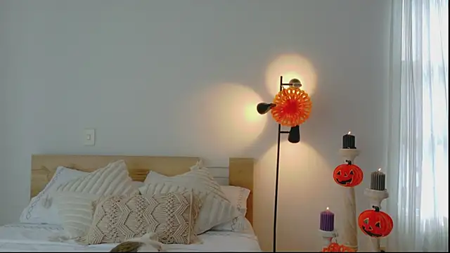 Snapshot of GrettaBenett chatting on October 31, 2025, 7:15 pm GrettaBenett online show from October 31, 2025, 7:15 pm