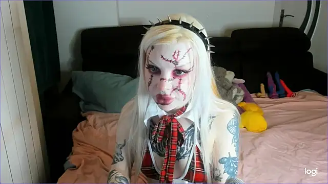 HelenGoat online show from November 1, 2025, 2:35 am