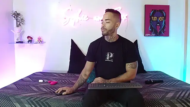 SophieFoxx17 online show from March 27, 2026, 12:49 pm