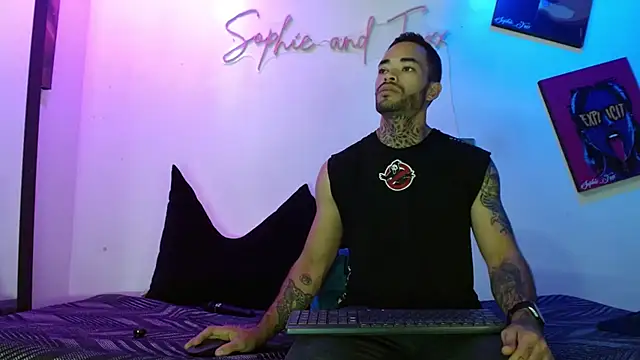 SophieFoxx17 online show from July 28, 2026, 12:01 pm