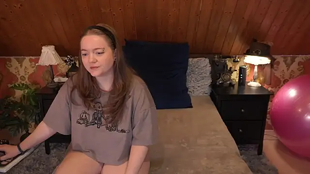 Snapshot of TessaWinter chatting on January 8, 2026, 4:20 pm TessaWinter online show from January 8, 2026, 4:20 pm