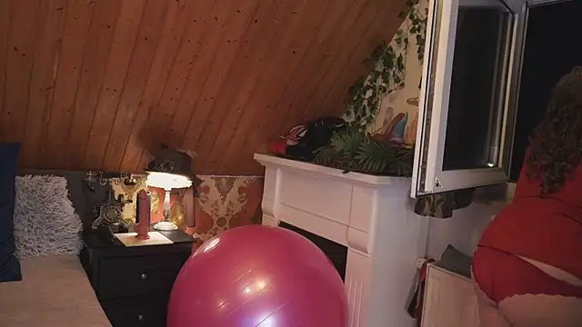 Snapshot of TessaWinter chatting on January 12, 2026, 6:02 pm TessaWinter online show from January 12, 2026, 6:02 pm