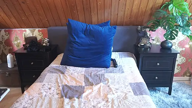 Snapshot of TessaWinter chatting on April 2, 2026, 2:26 pm TessaWinter online show from April 2, 2026, 2:26 pm