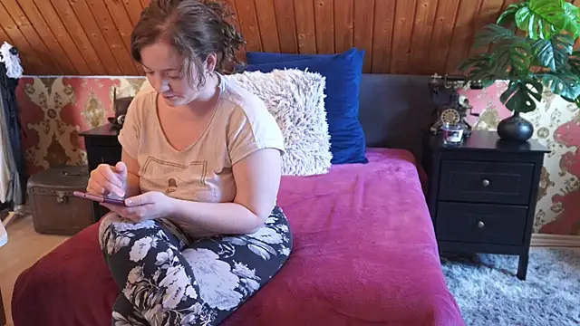 Snapshot of TessaWinter chatting on April 15, 2026, 2:35 pm TessaWinter online show from April 15, 2026, 2:35 pm