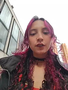  Laary online show from April 18, 2026, 8:53 pm