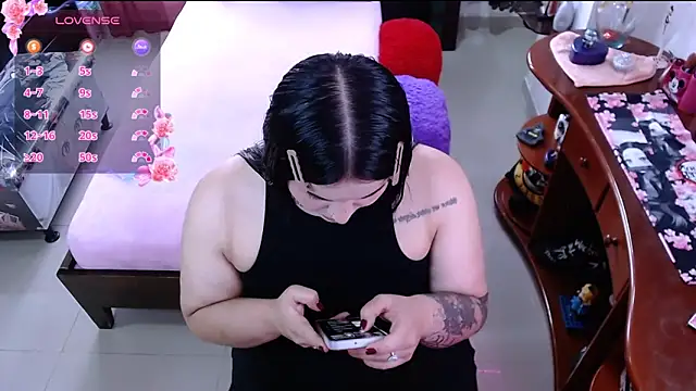 lufek23 online show from February 25, 2025, 1:28 pm