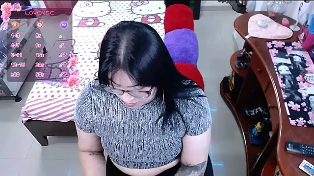 lufek23 online show from March 14, 2025, 5:35 pm