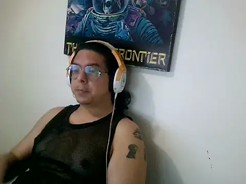 Snapshot of dancingbear14 chatting on May 27, 2026, 4:31 am dancingbear14 online show from May 27, 2026, 4:31 am