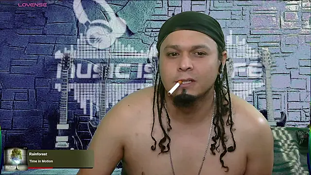 Snapshot of chino_roz chatting on February 8, 2025, 11:33 am chino roz online show from February 8, 2025, 11:33 am