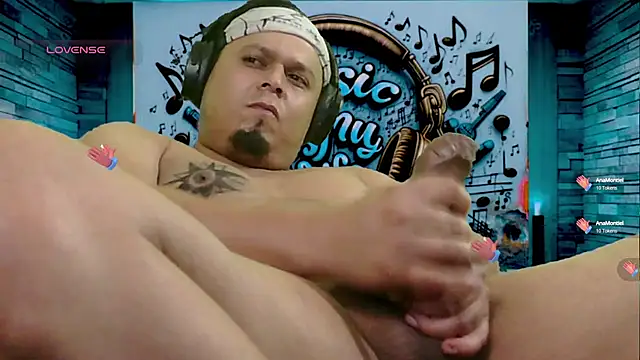 Snapshot of chino_roz chatting on March 17, 2025, 11:53 am chino roz online show from March 17, 2025, 11:53 am