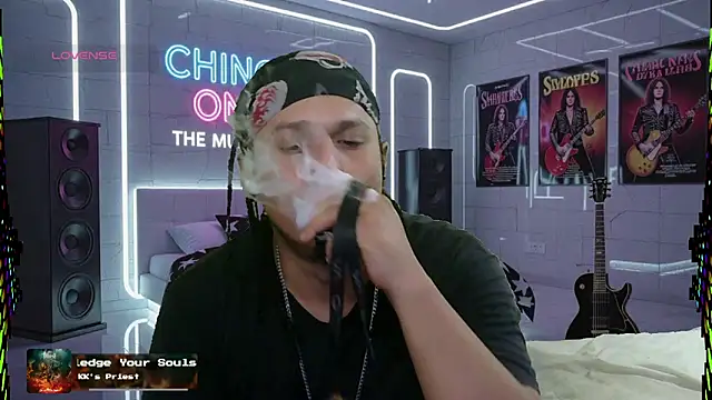 Snapshot of chino_roz chatting on October 16, 2025, 11:50 pm chino roz online show from October 16, 2025, 11:50 pm