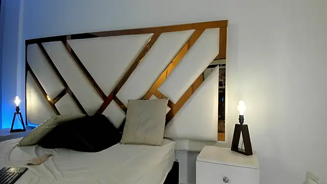 Aron cruz online show from March 31, 2026, 1:33 pm