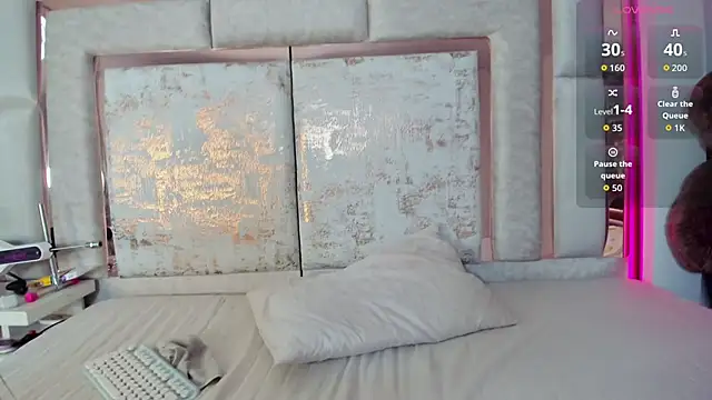 kimjonnes01 online show from November 2, 2025, 4:59 am