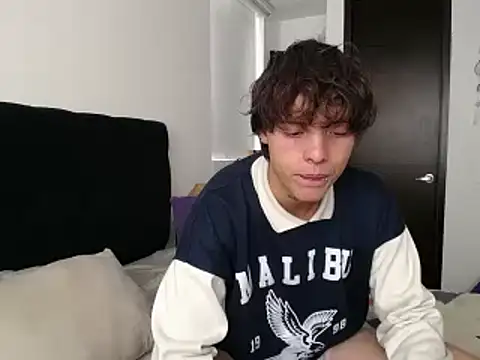 Snapshot of Santiago_kiler chatting on February 3, 2025, 5:03 pm Santiago kiler online show from February 3, 2025, 5:03 pm