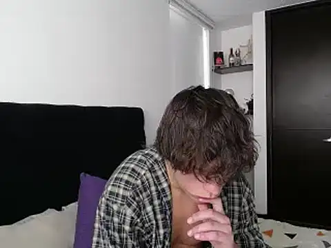 Snapshot of Santiago_kiler chatting on February 20, 2025, 9:42 pm Santiago kiler online show from February 20, 2025, 9:42 pm