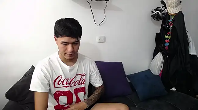 Snapshot of Santiago_kiler chatting on February 24, 2025, 4:04 pm Santiago kiler online show from February 24, 2025, 4:04 pm