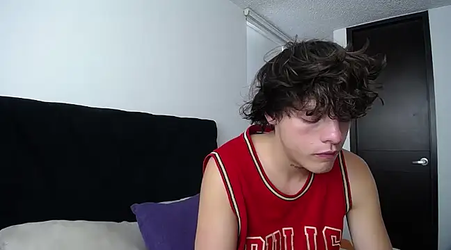 Snapshot of Santiago_kiler chatting on February 27, 2025, 6:31 pm Santiago kiler online show from February 27, 2025, 6:31 pm