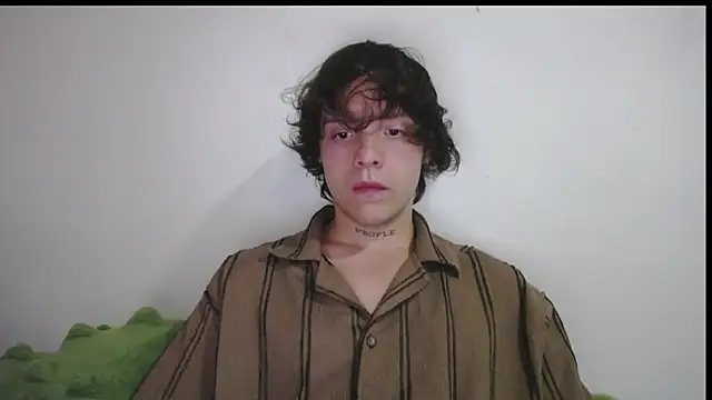 Snapshot of Santiago_kiler chatting on June 16, 2026, 12:24 am Santiago kiler online show from June 16, 2026, 12:24 am