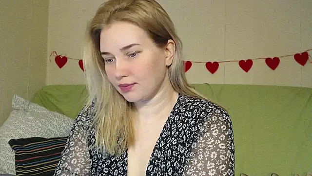 mmmPinUpGirl online show from April 30, 2026, 8:48 pm