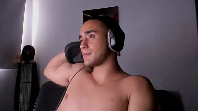 AlexRivera6 online show from December 19, 2024, 10:10 pm