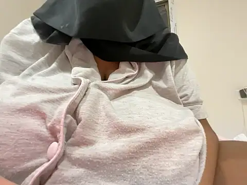 Submissive Arab online show from April 6, 2026, 12:17 pm