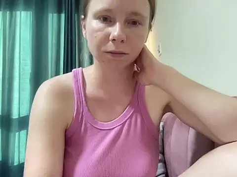 Snapshot of SweetLucy96 chatting on October 27, 2025, 1:04 pm SweetLucy96 online show from October 27, 2025, 1:04 pm