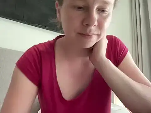SweetLucy96 online show from May 4, 2026, 12:01 pm