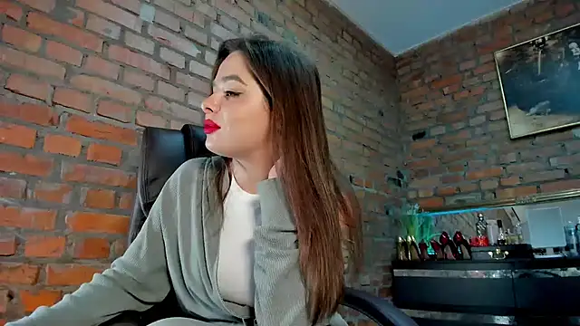 Snapshot of MistressMilana chatting on June 1, 2026, 5:14 pm MistressMilana online show from June 1, 2026, 5:14 pm