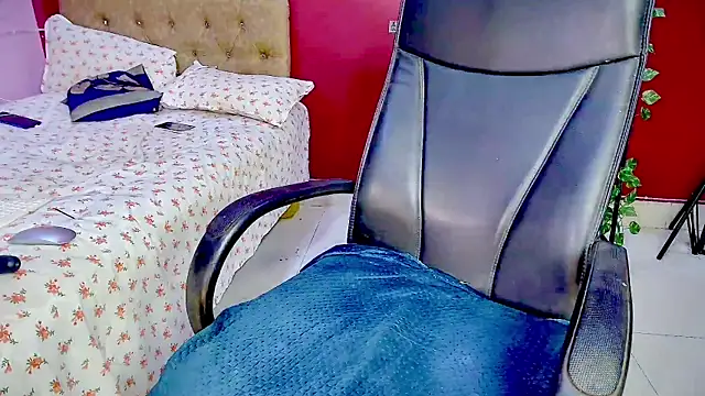 Snapshot of Naughty_nightz chatting on January 23, 2025, 8:24 pm Naughty nightz online show from January 23, 2025, 8:24 pm