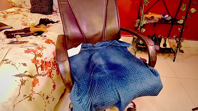 Snapshot of Naughty_nightz chatting on February 21, 2025, 10:04 pm Naughty nightz online show from February 21, 2025, 10:04 pm