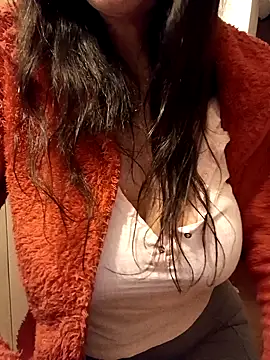 Snapshot of eva750 chatting on December 10, 2024, 5:00 pm eva750 online show from December 10, 2024, 5:00 pm