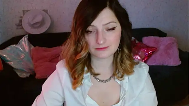 Snapshot of Arielsssplash chatting on February 6, 2026, 7:45 am Arielsssplash online show from February 6, 2026, 7:45 am