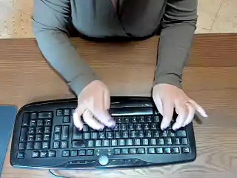 Snapshot of NikkiHolland chatting on March 4, 2025, 10:13 am NikkiHolland online show from March 4, 2025, 10:13 am