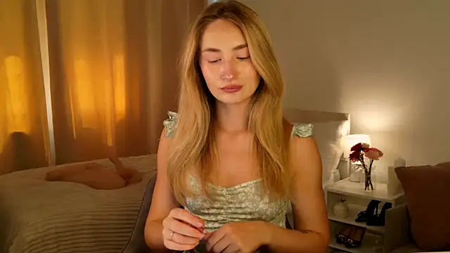 Snapshot of bella__rose chatting on June 6, 2026, 9:47 am bella rose online show from June 6, 2026, 9:47 am