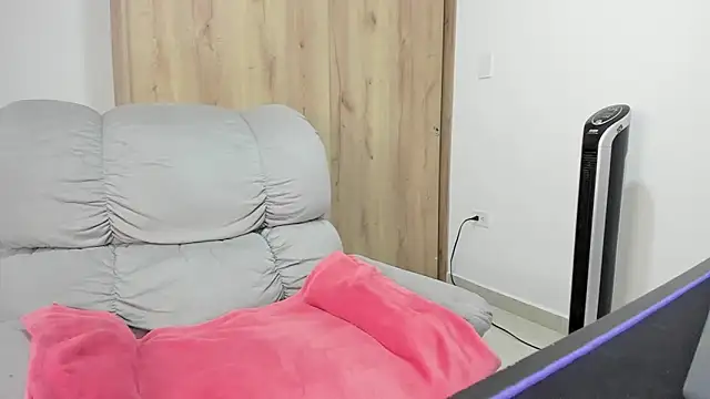 xspecialoomx online show from April 14, 2026, 1:50 pm